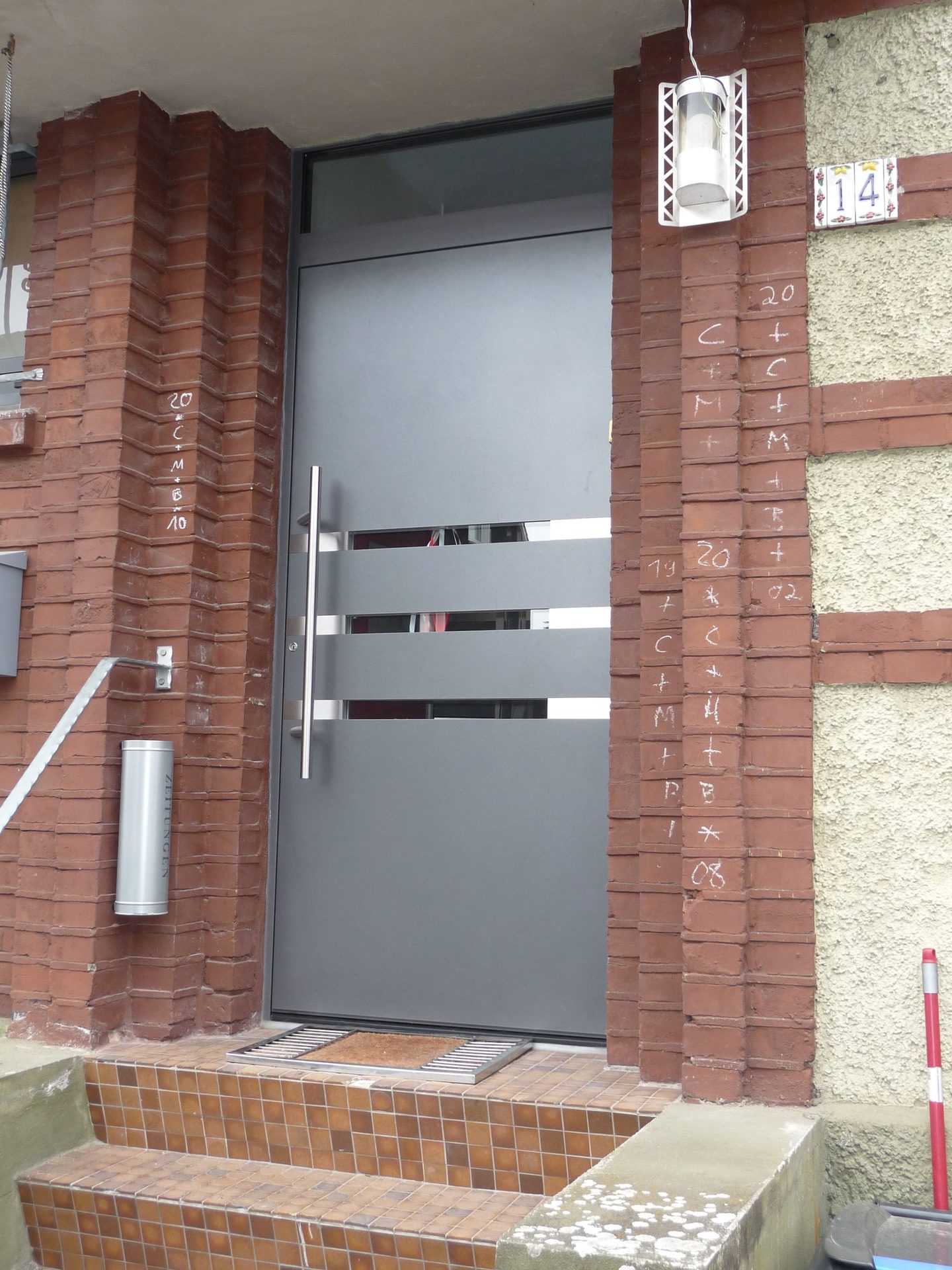 Ausgeführte Arbeit von Alba Alubau: Haustüren